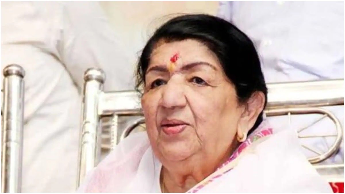 Singer Lata Mangeshkar is in critical condition ,Admitted to Hospital After Facing Breathing Difficulties