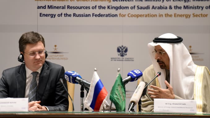 Saudi Arabia, Russia Committed to Control Oil Price Dip
