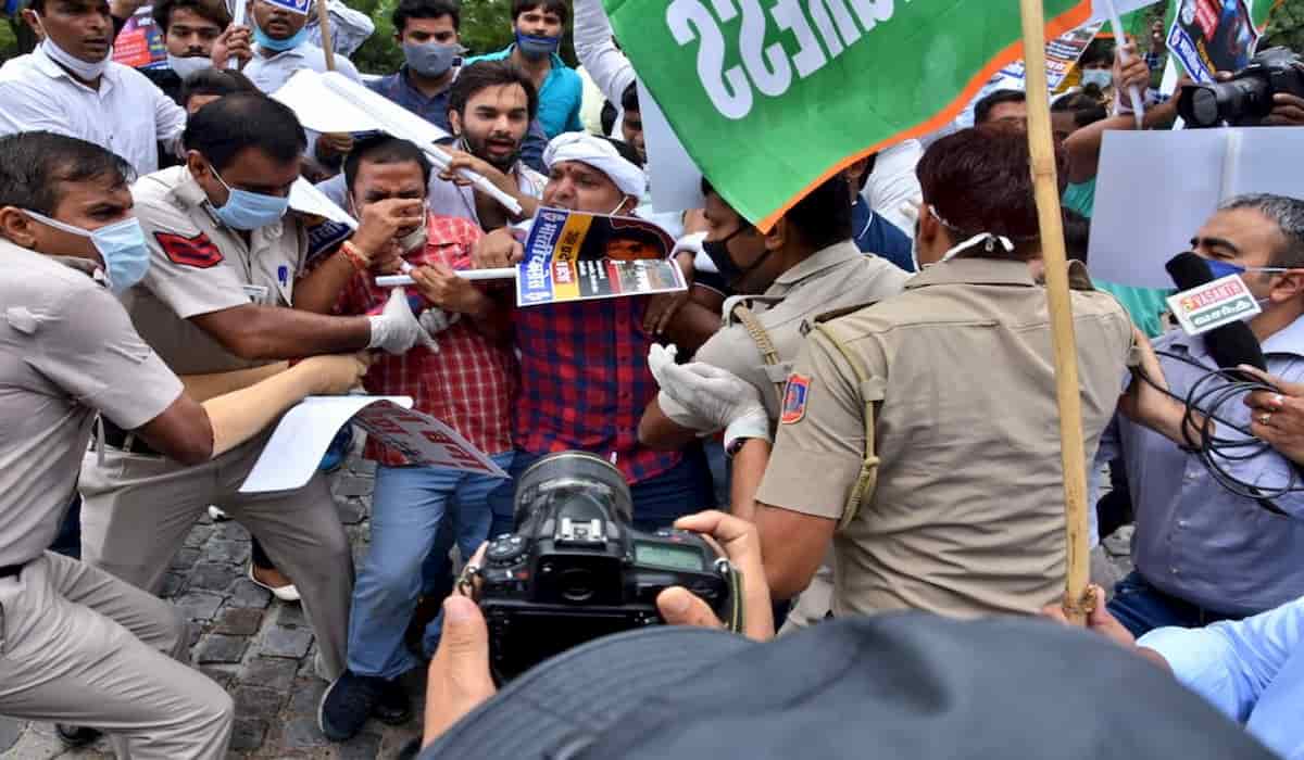 Police detains Srinivas Instead of Vikas Dubey