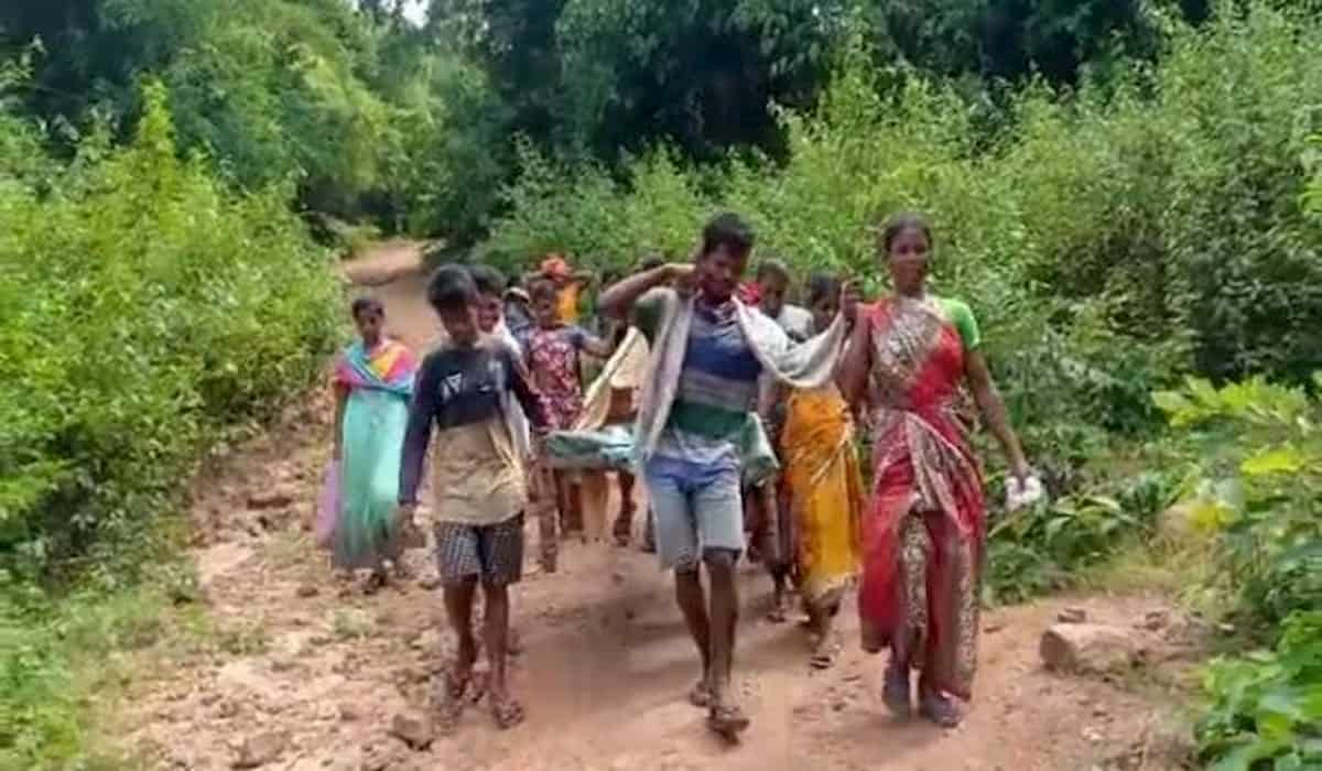 Andhra Pregnant Woman Carried on Bed for 11 km over lack of road