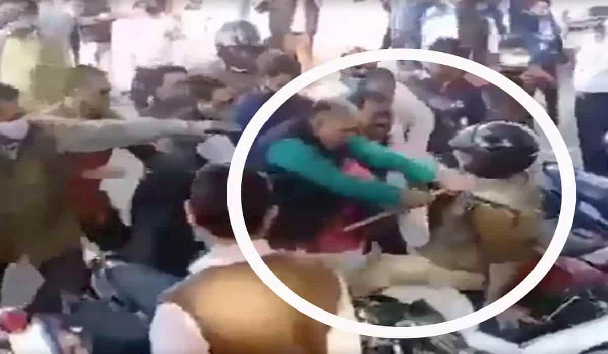 Gundaraaj in UP : BJP Leader Beats Jhansi SP City