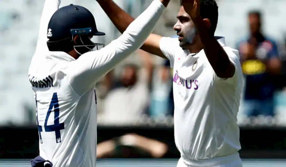 Boxing Day Match  :Australia All Out on 195