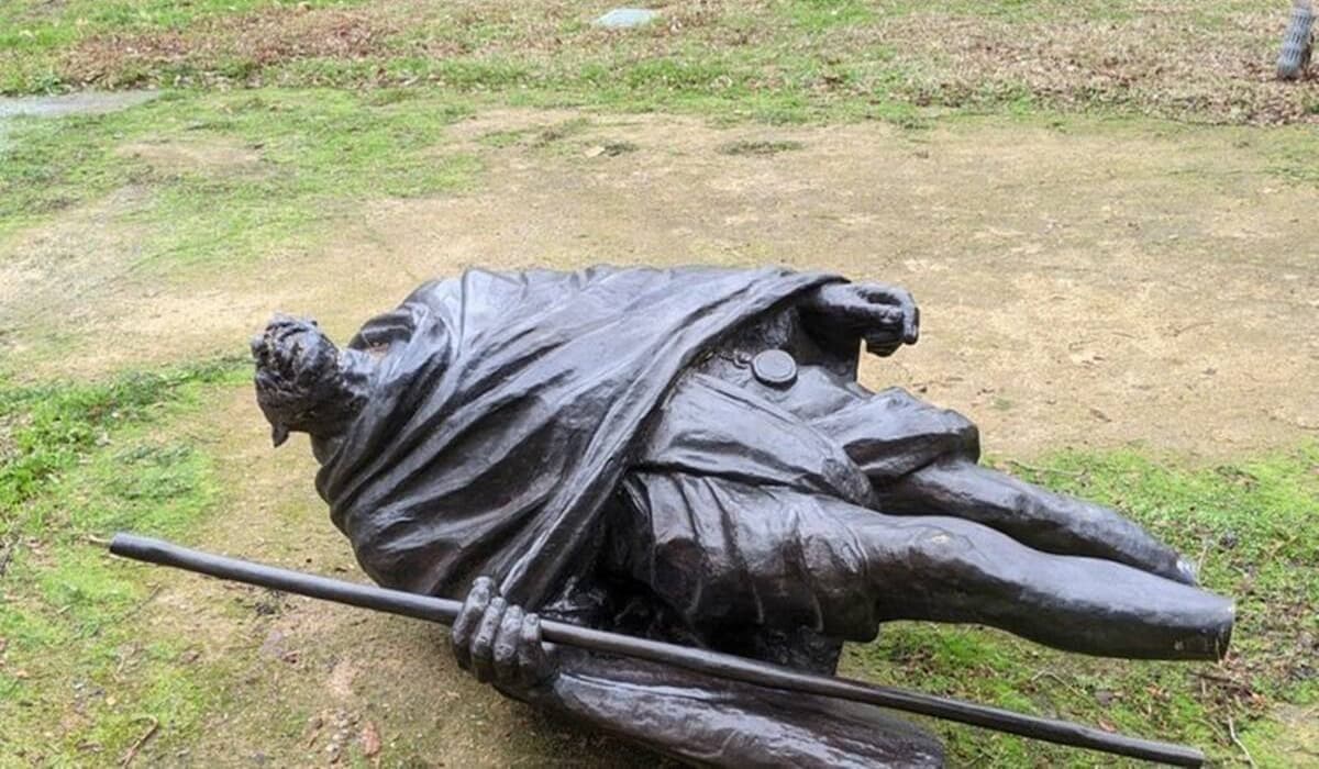 Gandhiji statue vandalised