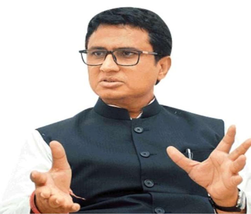 Delhi Congress President Slams Kejriwal Govt. for preferring liquor over Vaccine